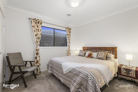 Property photo of 8 Grandpark Circuit Point Cook VIC 3030