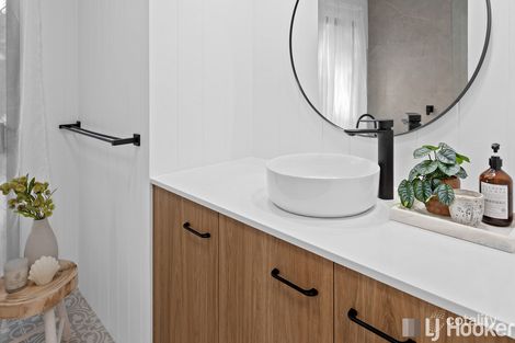 17 Sycamore St, Redland Bay, QLD 4165