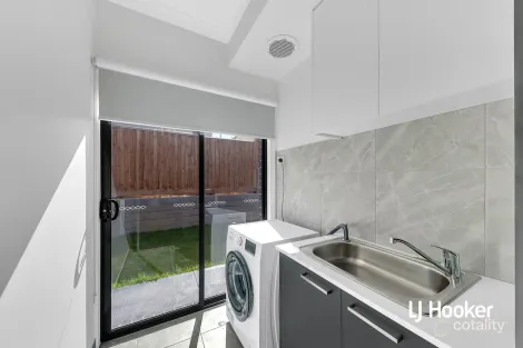 Property photo of 144 Adelong Way Bacchus Marsh VIC 3340