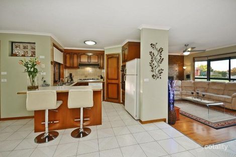 Property photo of 5 Kestrel Court Taylors Lakes VIC 3038