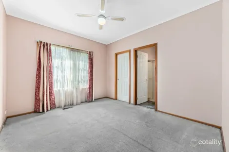 Property photo of 2 Ivy Court Cranbourne North VIC 3977