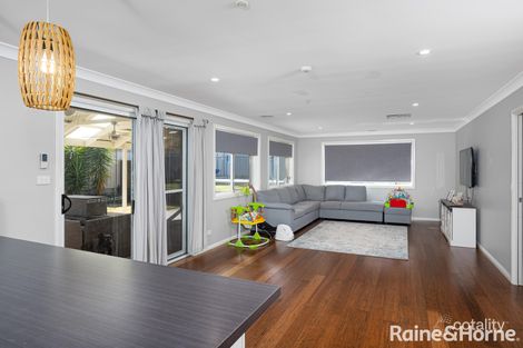 Property photo of 8 St Pauls Place Gobbagombalin NSW 2650