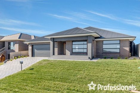 Property photo of 20 McGillan Drive Kelso NSW 2795