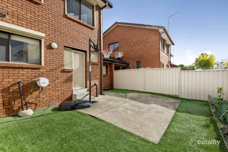 Property photo of 6/2-4 Carmyle Court Avondale Heights VIC 3034