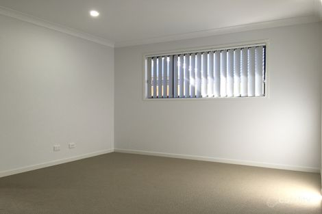 Property photo of 19 Hollyoak Crescent Pimpama QLD 4209