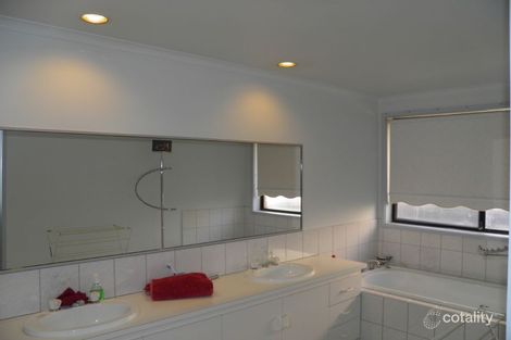 Property photo of 31 Kiparra Close St Albans VIC 3021