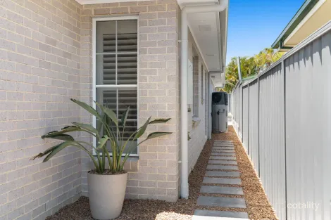 Property photo of 33A Poplars Avenue Bateau Bay NSW 2261