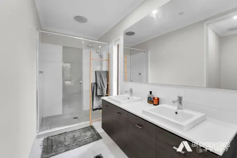 Property photo of 34 Lowthers Street Yarrabilba QLD 4207