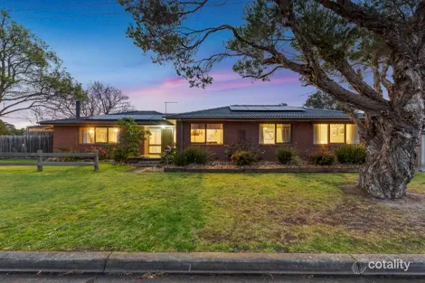17 Carnarvon St, Lang Lang, VIC 3984