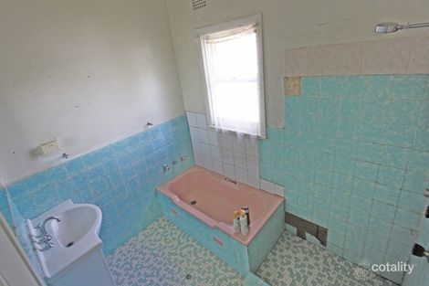 Property photo of 16 Parkland Avenue Macquarie Fields NSW 2564