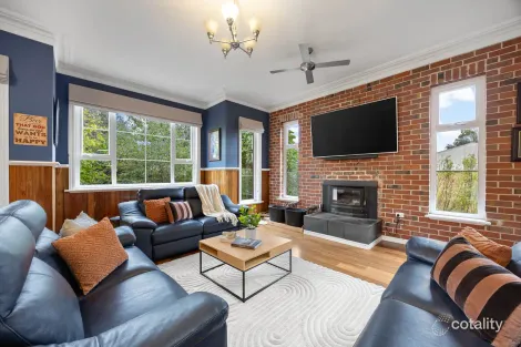 Property photo of 7 Jackson Court Gisborne VIC 3437