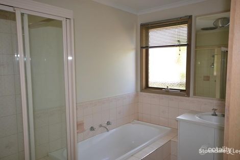 Property photo of 3 Becker Close Melton West VIC 3337