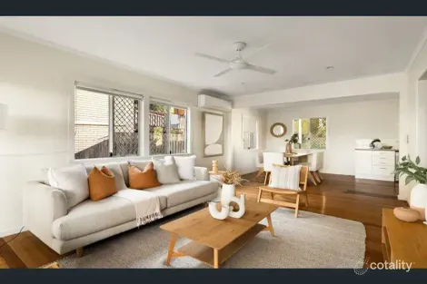 33 Landscape St, Stafford Heights, QLD 4053