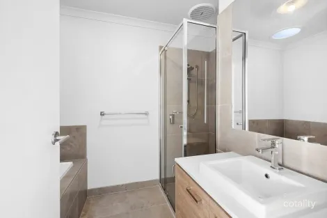 Property photo of 11 Hinchcliff Crescent Newcomb VIC 3219