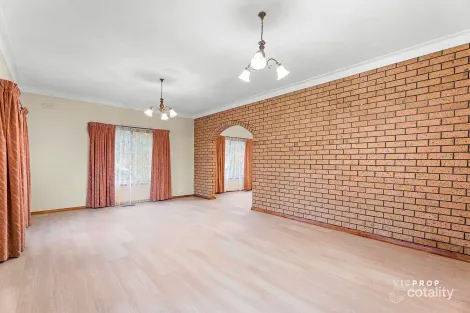 Property photo of 9 Mosstrooper Court Mill Park VIC 3082