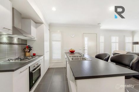 Property photo of 31 Daymar Circuit Craigieburn VIC 3064