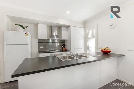 Property photo of 31 Daymar Circuit Craigieburn VIC 3064