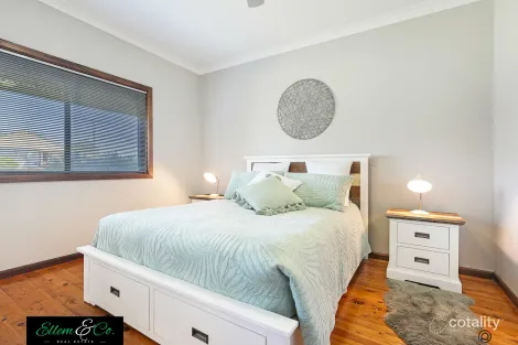 Property photo of 36 Barton Street Oak Flats NSW 2529