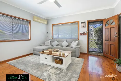Property photo of 36 Barton Street Oak Flats NSW 2529