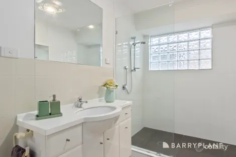 Property photo of 18 Valleyview Drive Rowville VIC 3178