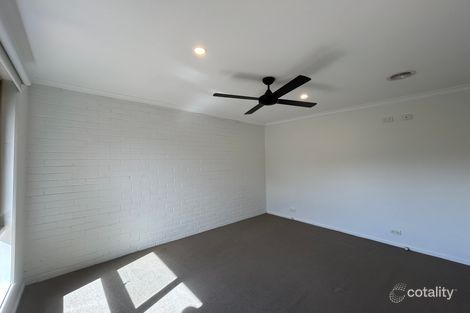 Property photo of 2 Warren Close Narre Warren VIC 3805
