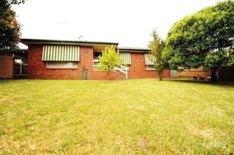 Property photo of 17 Sydney Parkinson Avenue Endeavour Hills VIC 3802