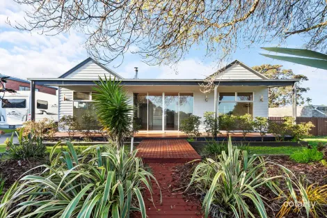 Property photo of 105 Lake Bunga Beach Road Lake Bunga VIC 3909