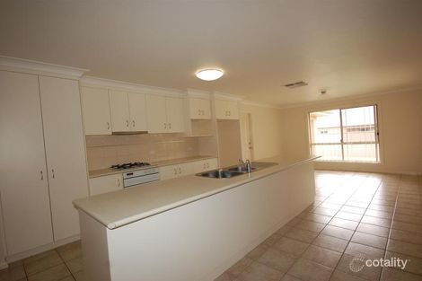 Property photo of 16 Bedervale Street Bourkelands NSW 2650