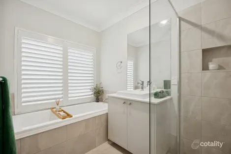 Property photo of 5 Stanhope Crescent Wadalba NSW 2259