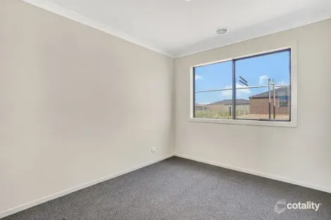 Property photo of 18 Wooli Avenue Clyde VIC 3978