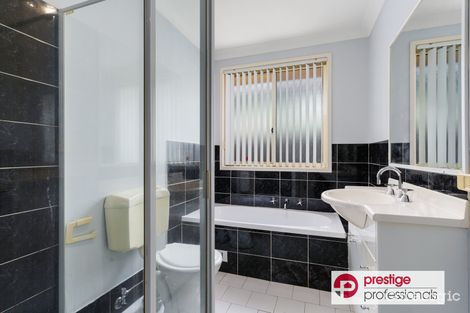 Property photo of 33 Castle Rock Court Wattle Grove NSW 2173