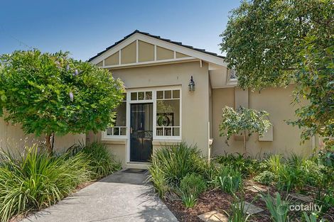 2 Narmi Ct, Burwood, VIC 3125