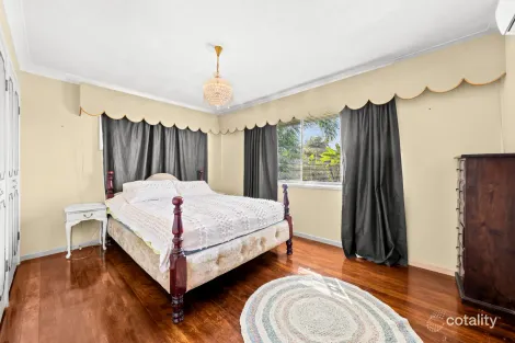 Property photo of 90 Greenmeadow Road Mansfield QLD 4122