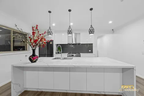 Property photo of 5 Tannaroo Crescent Delahey VIC 3037