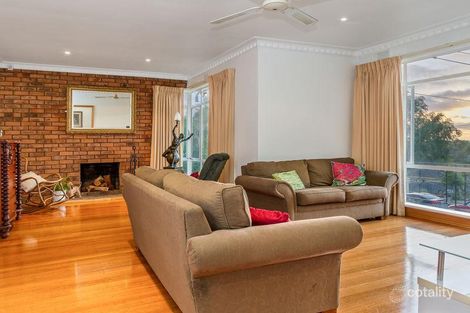 Property photo of 32 Wave Avenue Mount Waverley VIC 3149