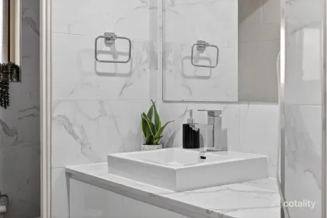 Property photo of 9 Vanessa Place Macquarie Fields NSW 2564