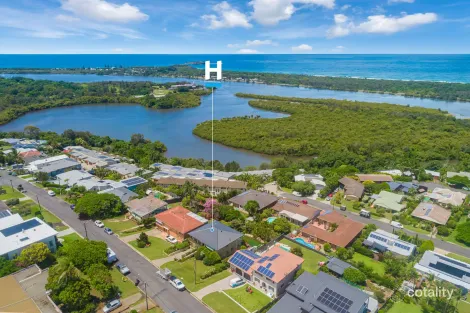 Property photo of 24 Walter Crescent Banora Point NSW 2486