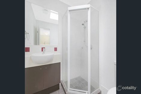 Property photo of 4/82 Clarence Road Indooroopilly QLD 4068