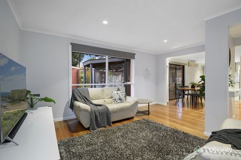 Property photo of 34 Lawson Way Endeavour Hills VIC 3802