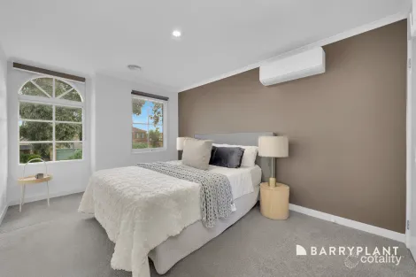 Property photo of 71 Manning Clark Road Mill Park VIC 3082