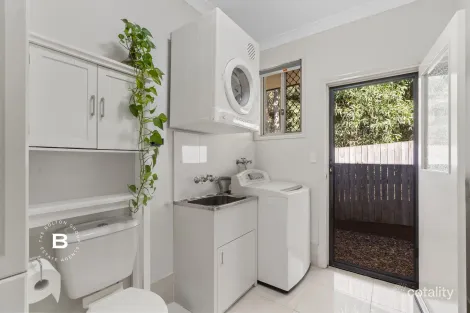 Property photo of 4 Sandoy Court Bellbird Park QLD 4300