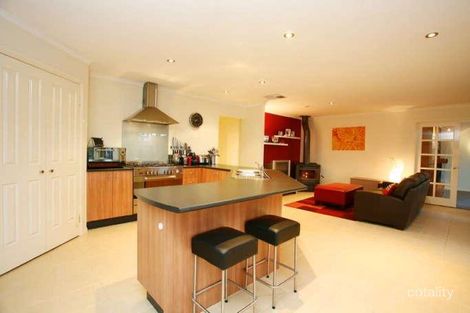 Property photo of 8 Auraria Close Narre Warren South VIC 3805
