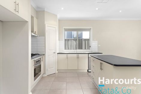 Property photo of 24 Westerfolds Loop Craigieburn VIC 3064
