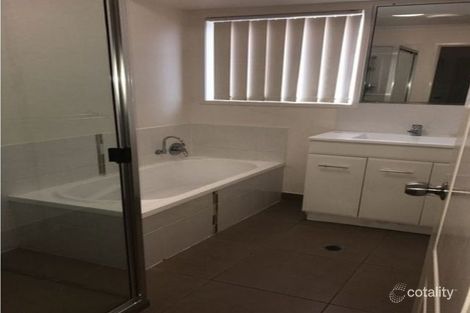 Property photo of 8 Chatterton Boulevard Gracemere QLD 4702