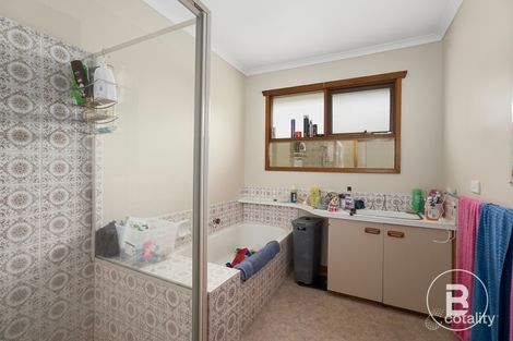 Property photo of 36 Marie Crescent Wendouree VIC 3355