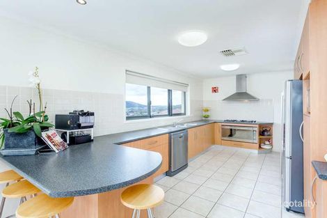Property photo of 7 Lobelia Close Jerrabomberra NSW 2619