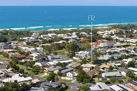 21 Lapoinya Cres, Warana, QLD 4575