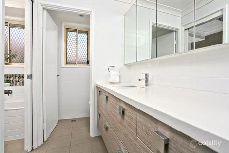 Property photo of 5 Raspa Place Quakers Hill NSW 2763