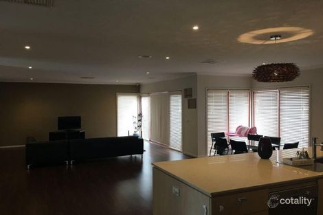 Property photo of 24 Oakgrove Drive Craigieburn VIC 3064