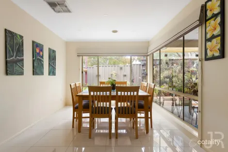 Property photo of 5 Logan Place Berwick VIC 3806